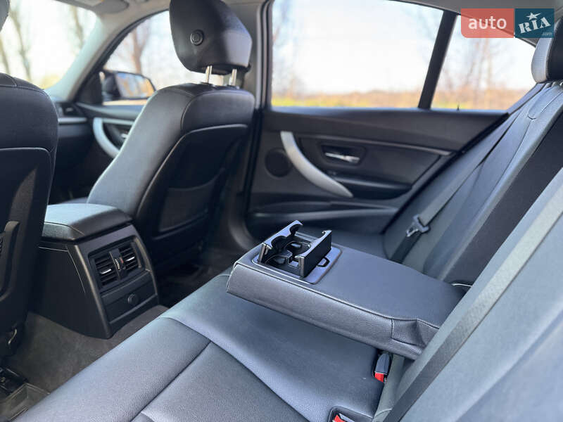 Седан BMW 3 Series 2012 в Умани