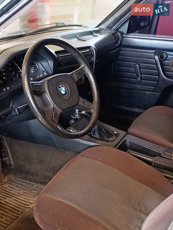 Седан BMW 3 Series 1985 в Сновске