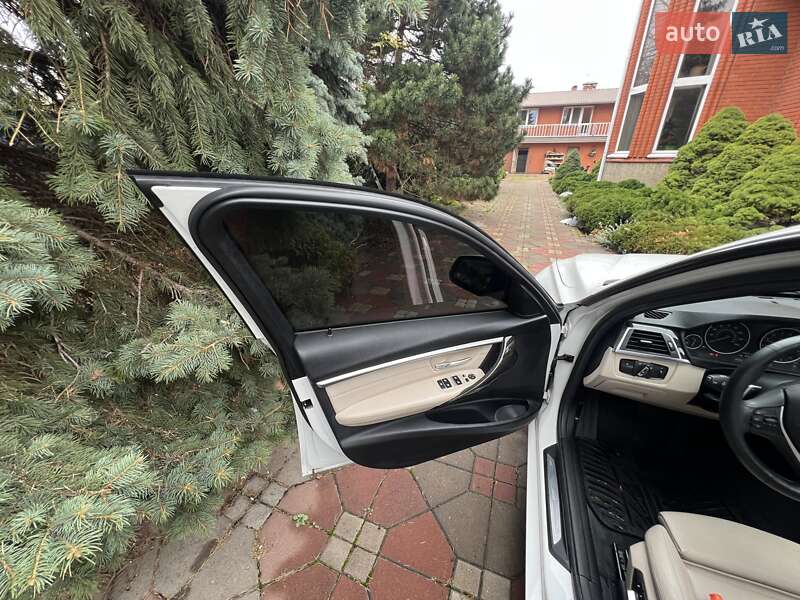 Седан BMW 3 Series 2016 в Києві