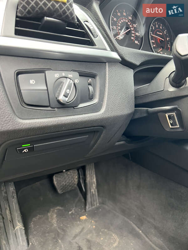 Седан BMW 3 Series 2018 в Киеве