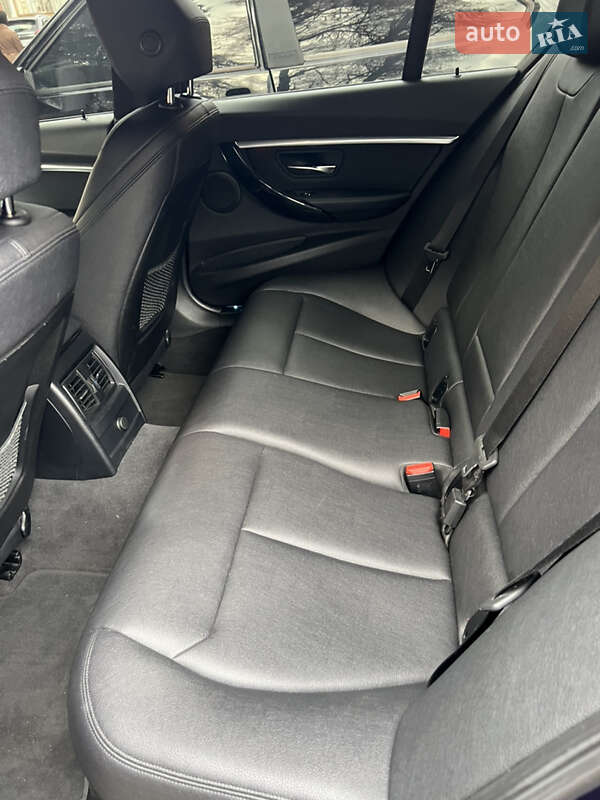 Седан BMW 3 Series 2018 в Киеве