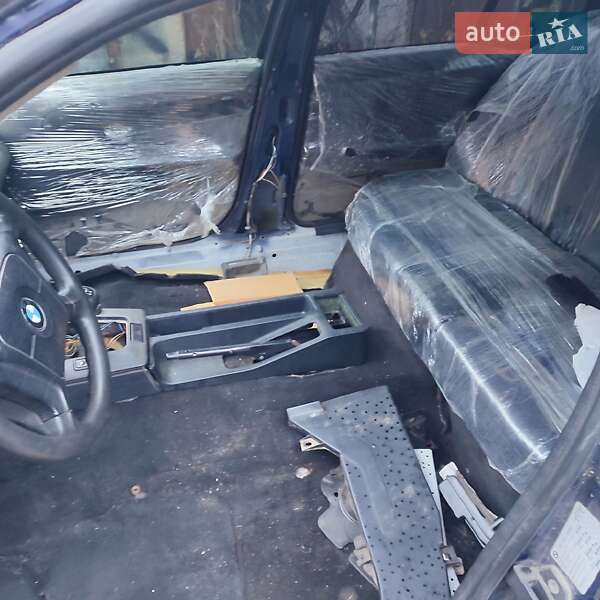 Седан BMW 3 Series 1995 в Умани