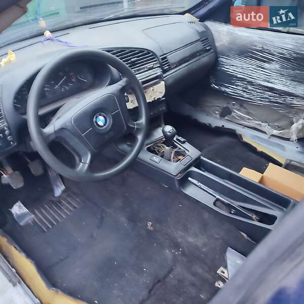 Седан BMW 3 Series 1995 в Умани