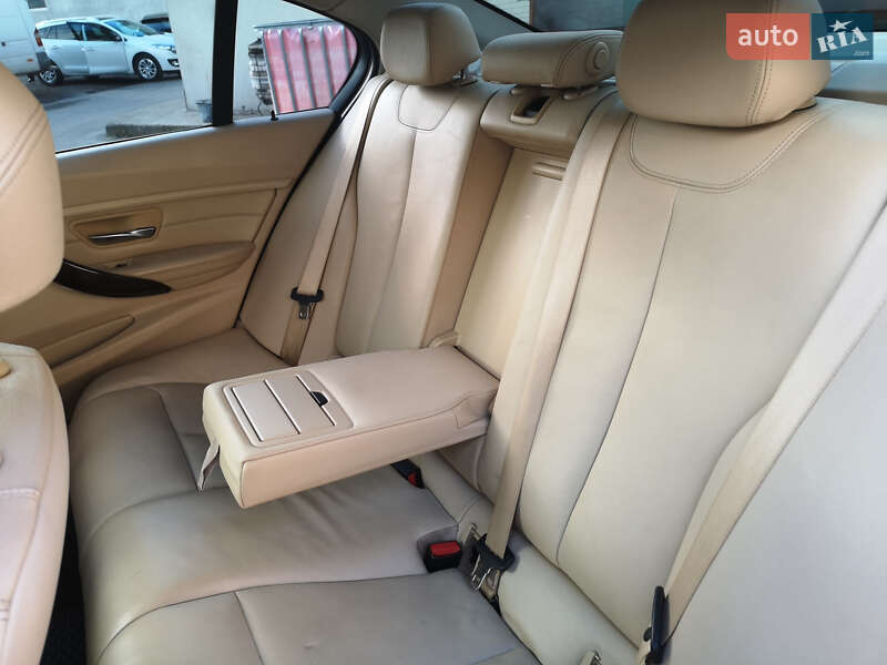 Седан BMW 3 Series 2013 в Калуше