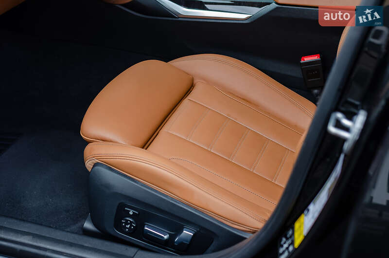 Седан BMW 3 Series 2019 в Києві