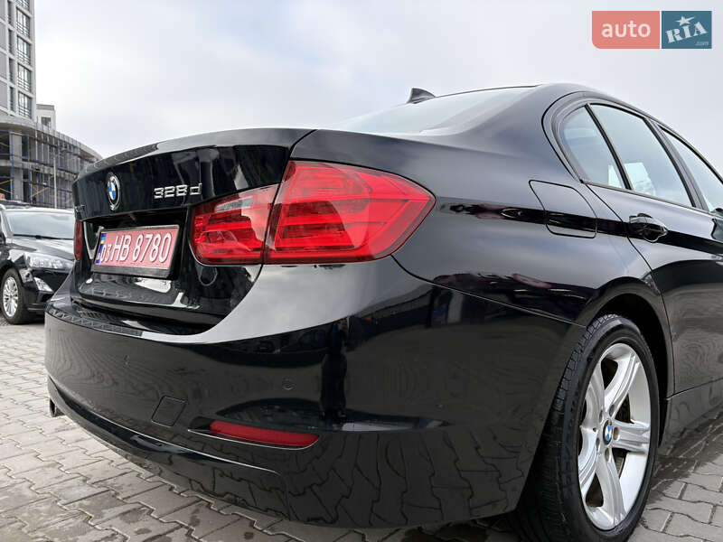 Седан BMW 3 Series 2014 в Львові