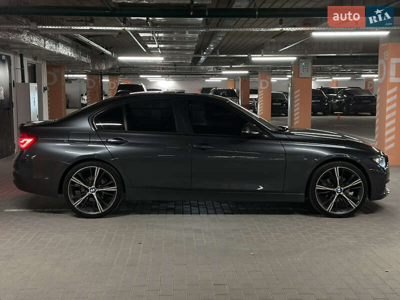 Седан BMW 3 Series 2015 в Киеве