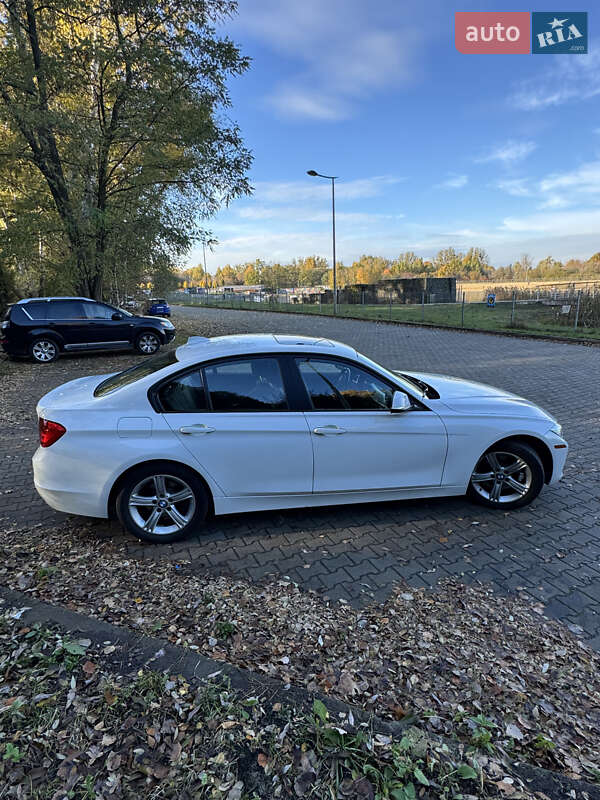 Седан BMW 3 Series 2012 в Львові