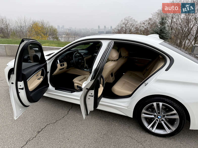 Седан BMW 3 Series 2018 в Киеве