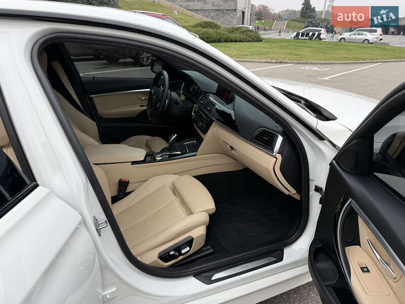 Седан BMW 3 Series 2018 в Киеве