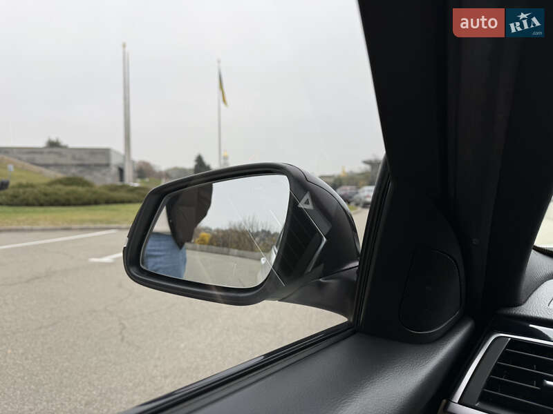 Седан BMW 3 Series 2018 в Киеве