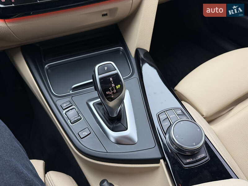 Седан BMW 3 Series 2018 в Киеве