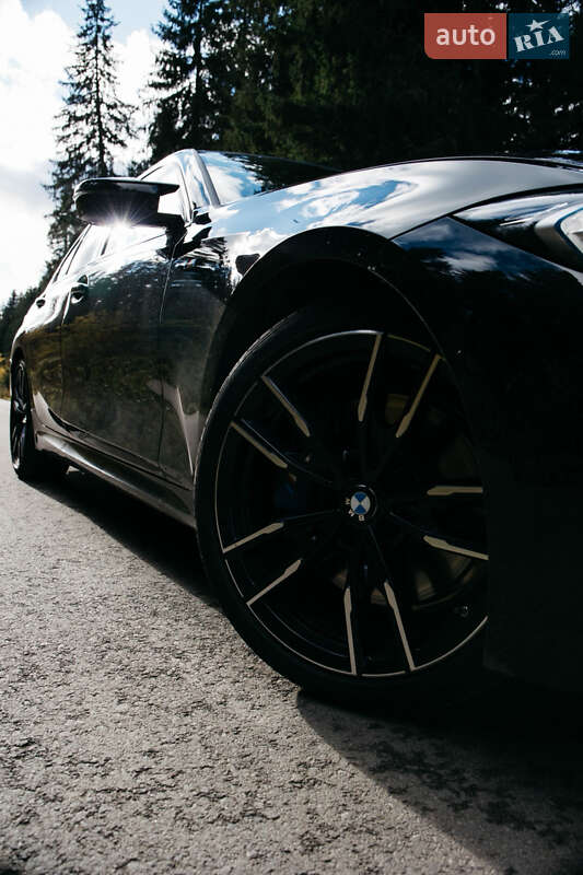 Седан BMW 3 Series 2025 в Черновцах