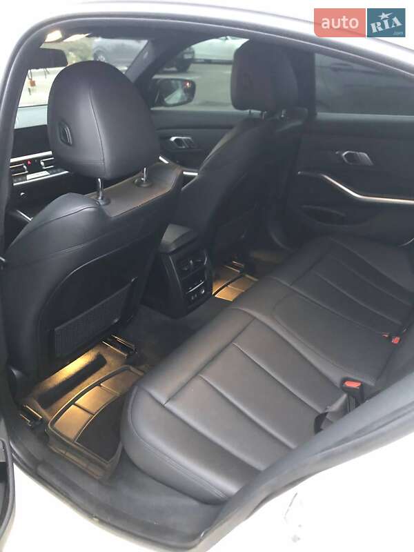 Седан BMW 3 Series 2019 в Киеве