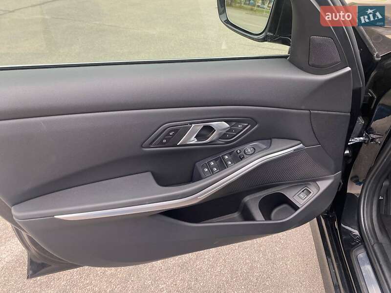 Седан BMW 3 Series 2023 в Киеве фото 40 Седан BMW 3 Series 2023 в Киеве