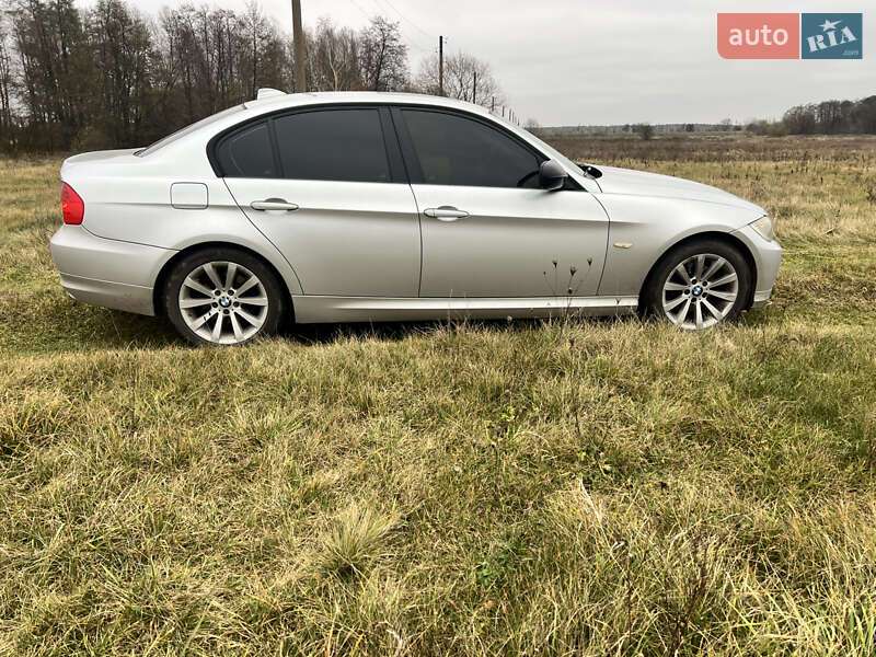 Седан BMW 3 Series 2011 в Калиновке