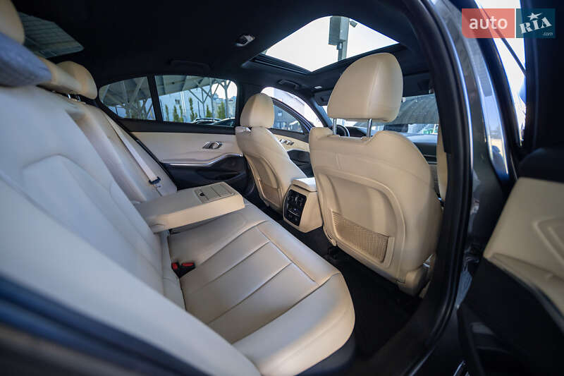 Седан BMW 3 Series 2019 в Львове