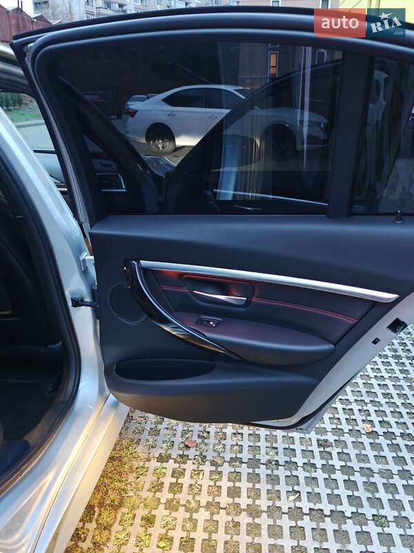 Седан BMW 3 Series 2016 в Львове