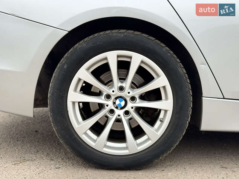 Седан BMW 3 Series 2016 в Сумах