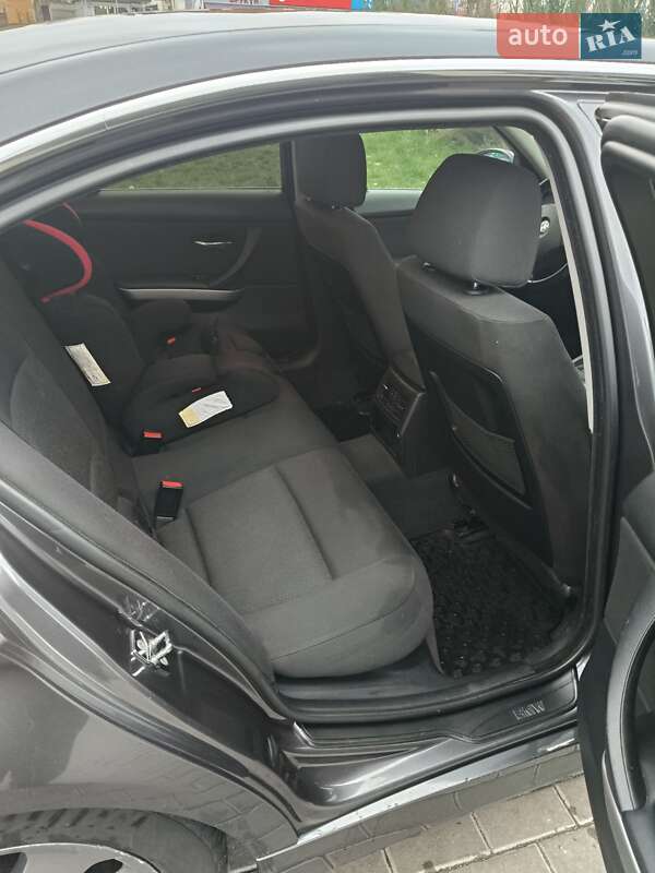 Седан BMW 3 Series 2005 в Володарке