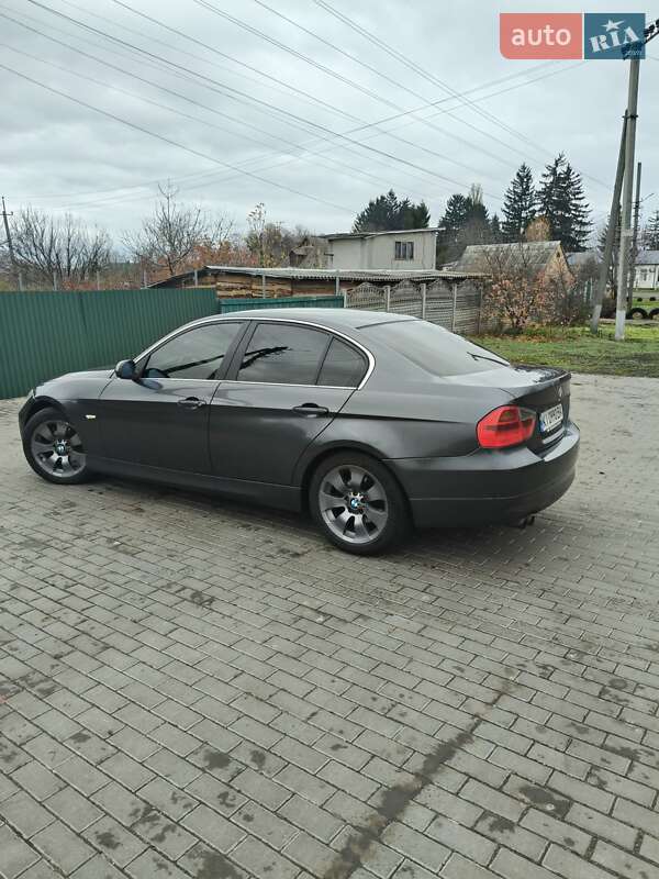 Седан BMW 3 Series 2005 в Володарке