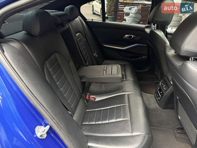 Седан BMW 3 Series 2018 в Киеве