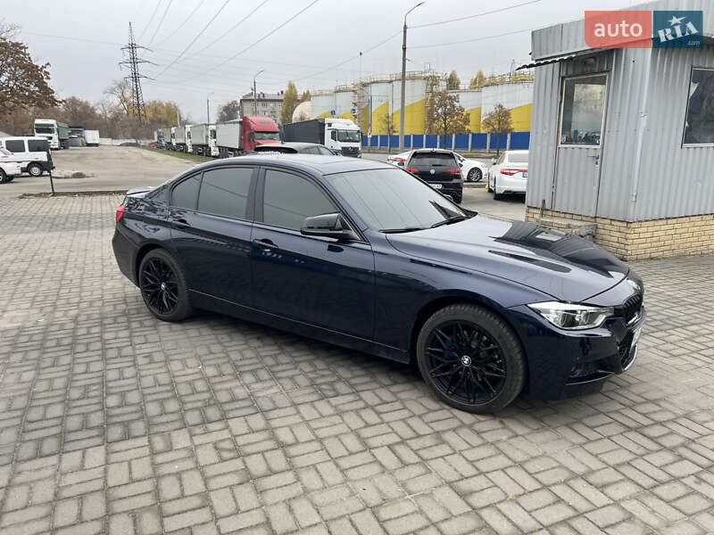 Седан BMW 3 Series 2017 в Новомосковську