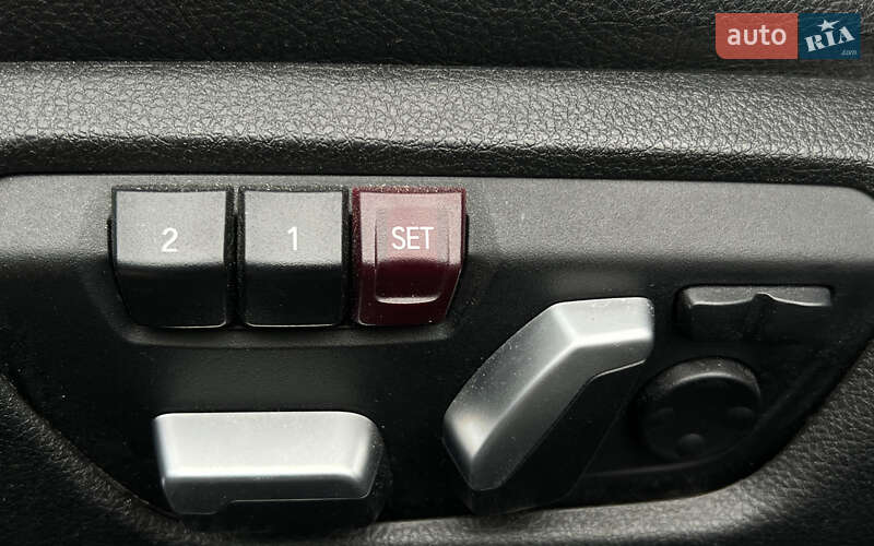 Седан BMW 3 Series 2015 в Львові