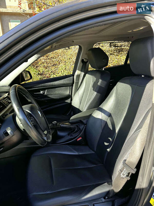 Седан BMW 3 Series 2014 в Умані