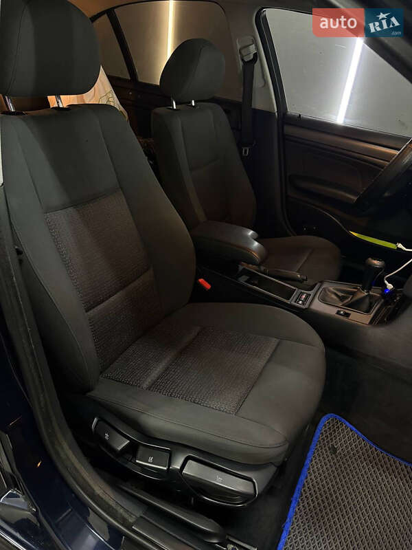 Седан BMW 3 Series 2004 в Києві