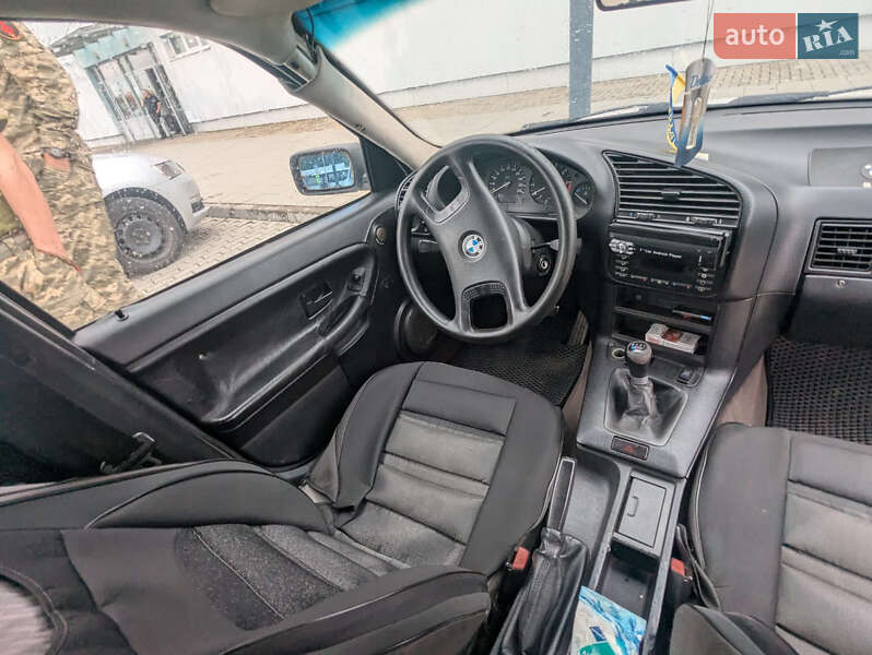 Седан BMW 3 Series 1993 в Львове