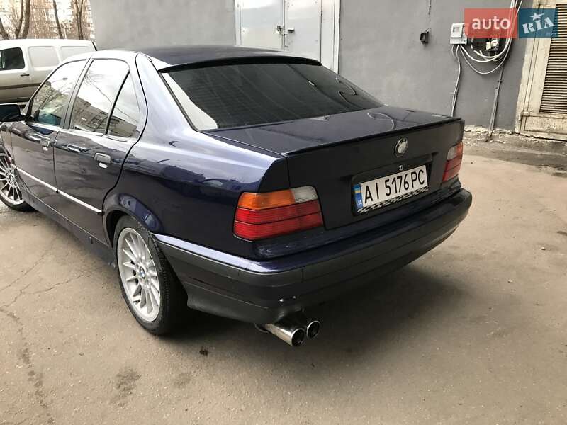 Седан BMW 3 Series 1995 в Киеве