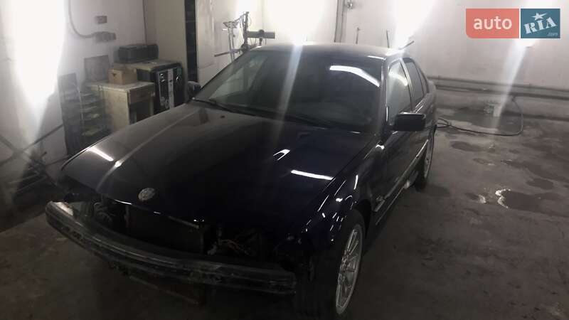 Седан BMW 3 Series 1995 в Киеве