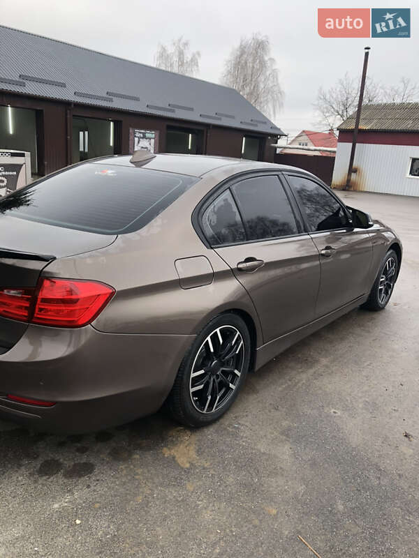 Седан BMW 3 Series 2013 в Баре