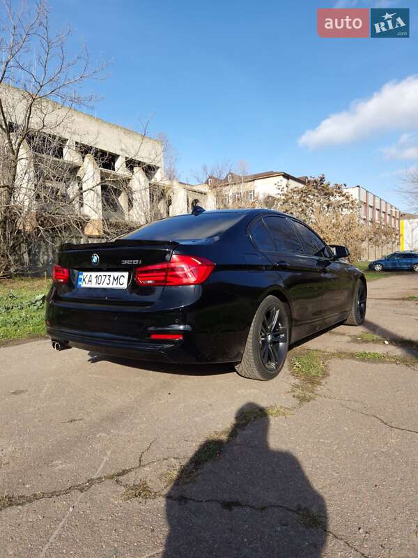 Седан BMW 3 Series 2016 в Кропивницькому