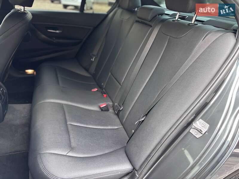 Седан BMW 3 Series 2016 в Коломые