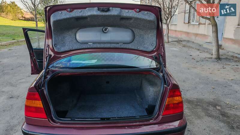 Седан BMW 3 Series 2003 в Одессе