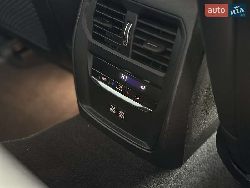 Седан BMW 3 Series 2022 в Киеве