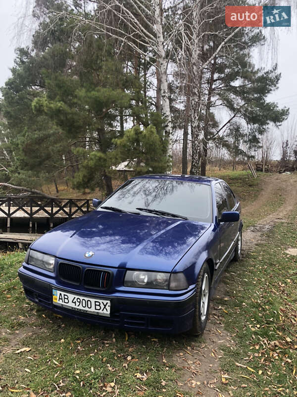 Седан BMW 3 Series 1992 в Виннице