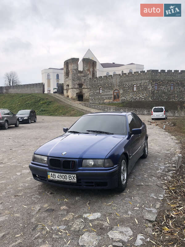 Седан BMW 3 Series 1992 в Виннице