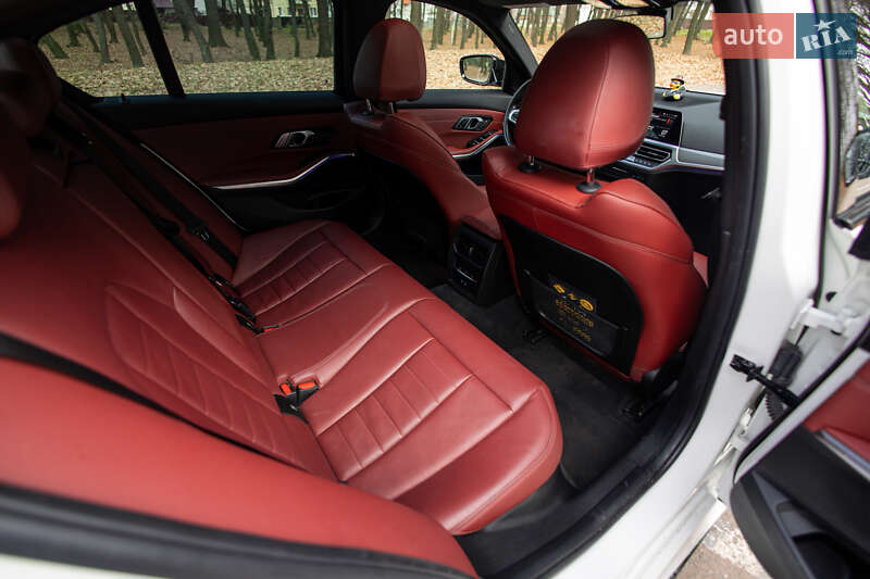 Седан BMW 3 Series 2022 в Львове
