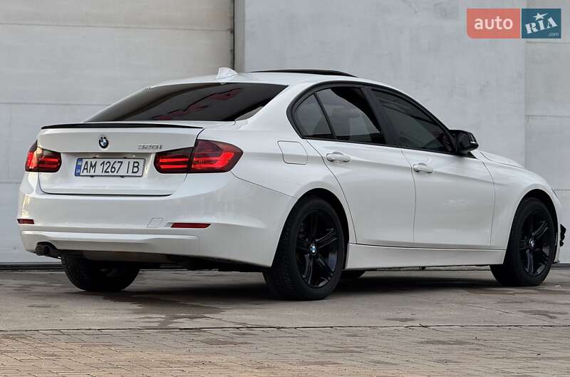 Седан BMW 3 Series 2012 в Сарнах