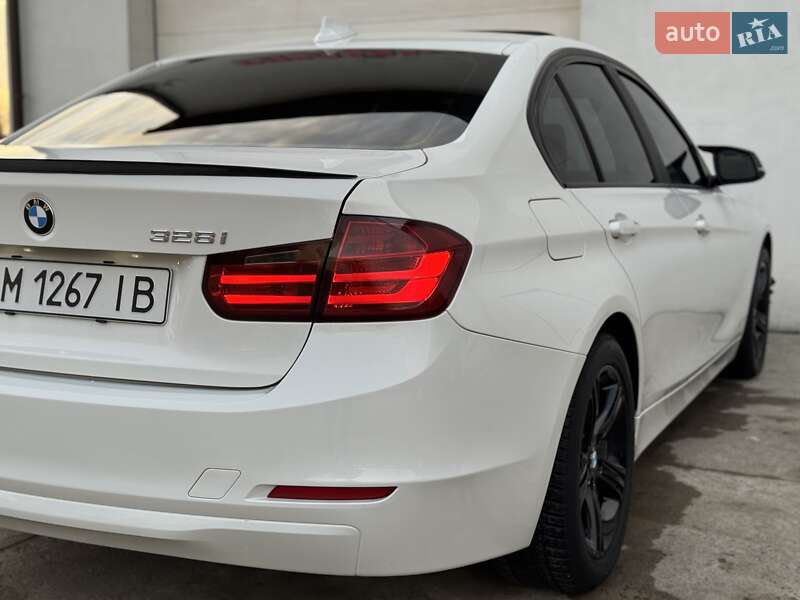 Седан BMW 3 Series 2012 в Сарнах