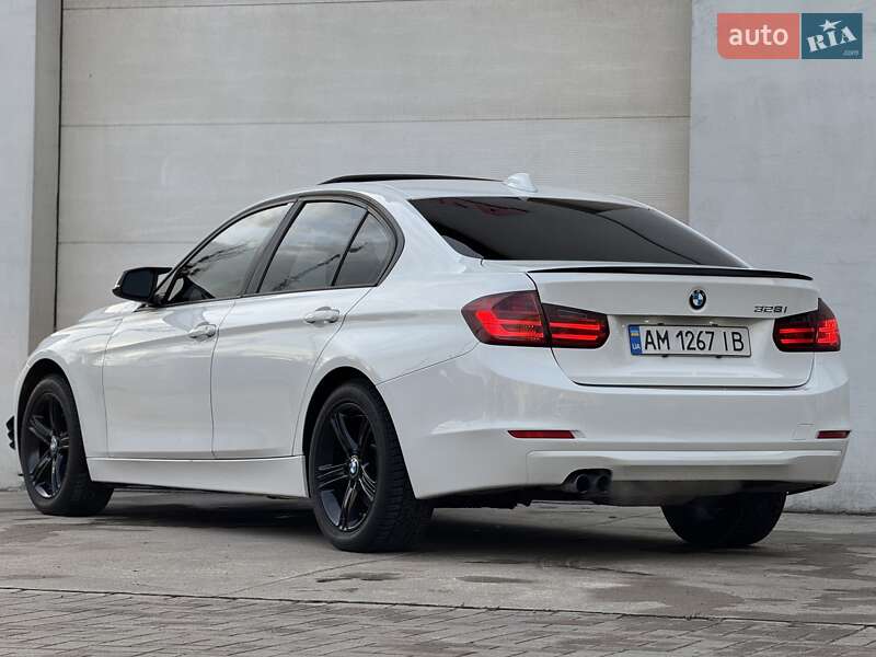 Седан BMW 3 Series 2012 в Сарнах