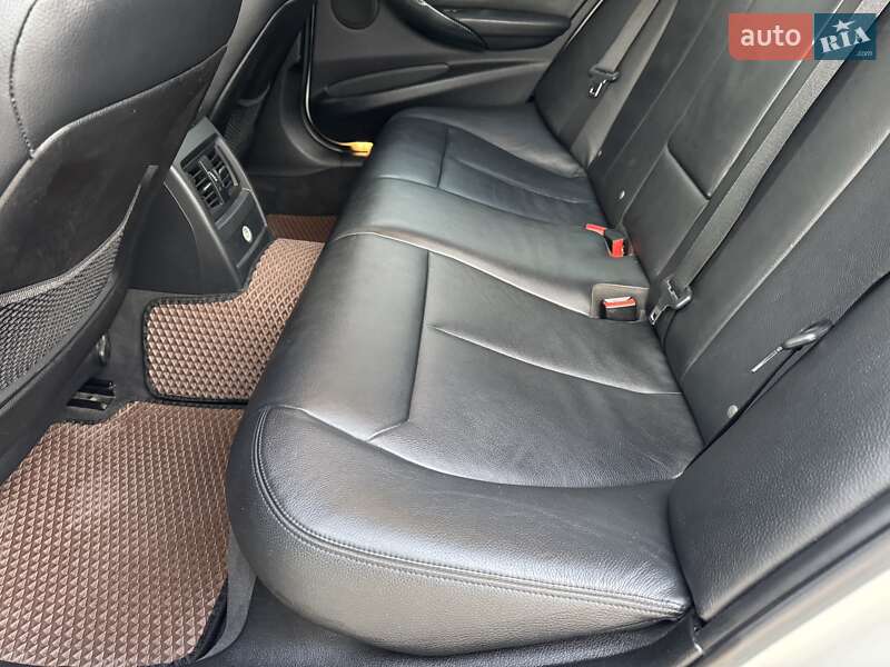 Седан BMW 3 Series 2012 в Сарнах