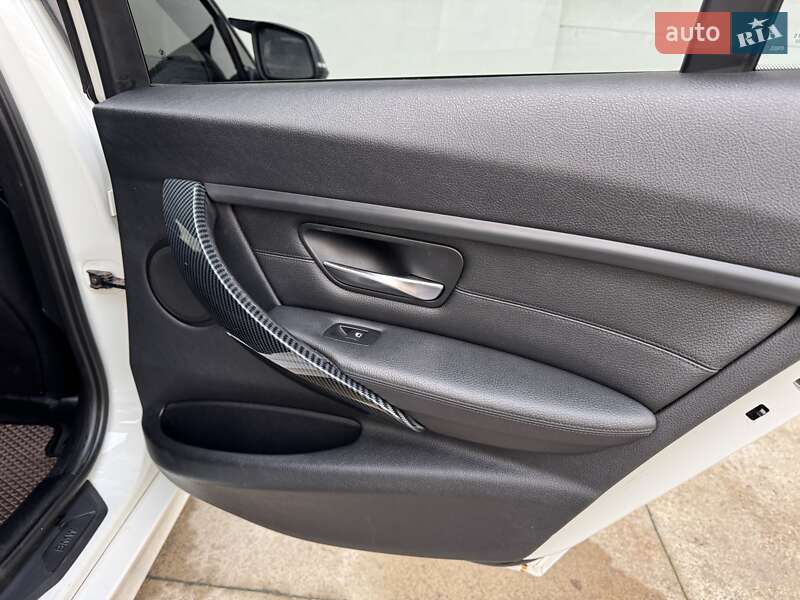 Седан BMW 3 Series 2012 в Сарнах