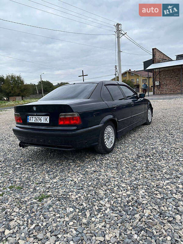 Седан BMW 3 Series 1993 в Хотине