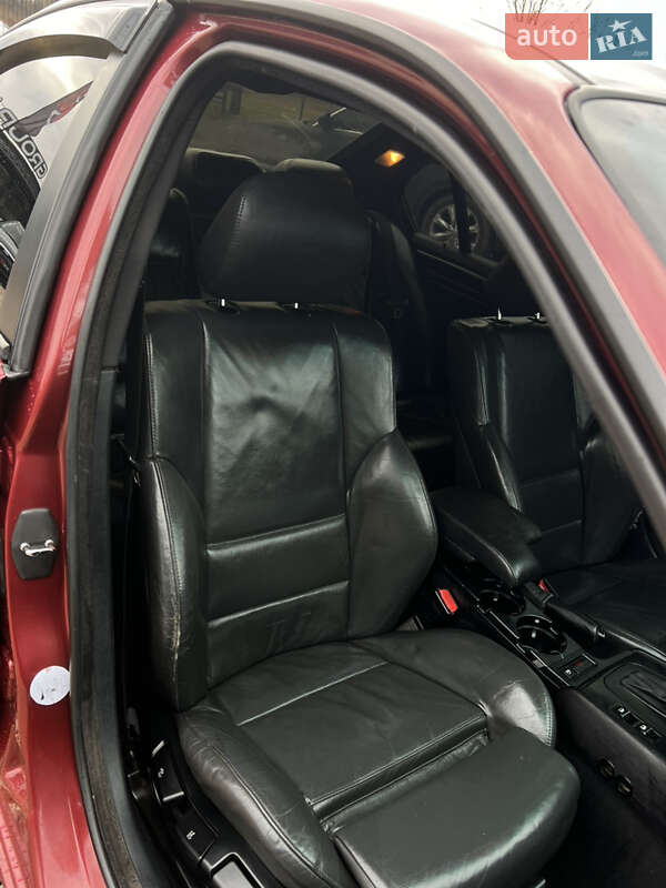 Седан BMW 3 Series 2004 в Сторожинце