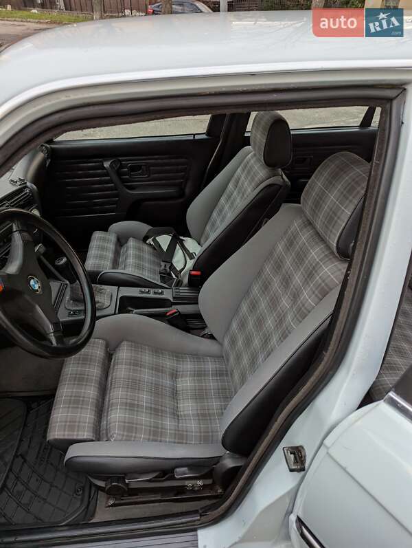 Седан BMW 3 Series 1987 в Киеве фото 19 Седан BMW 3 Series 1987 в Киеве