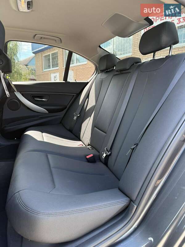 Седан BMW 3 Series 2017 в Черкасах